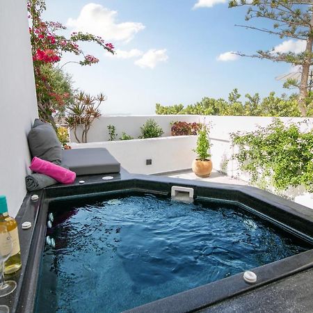 Sensia Luxury Studio With Hot Tub Oia  Extérieur photo