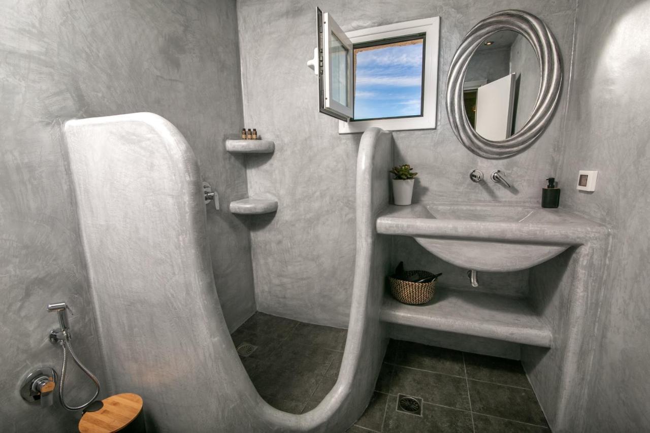 Sensia Luxury Studio With Hot Tub Oia  Extérieur photo