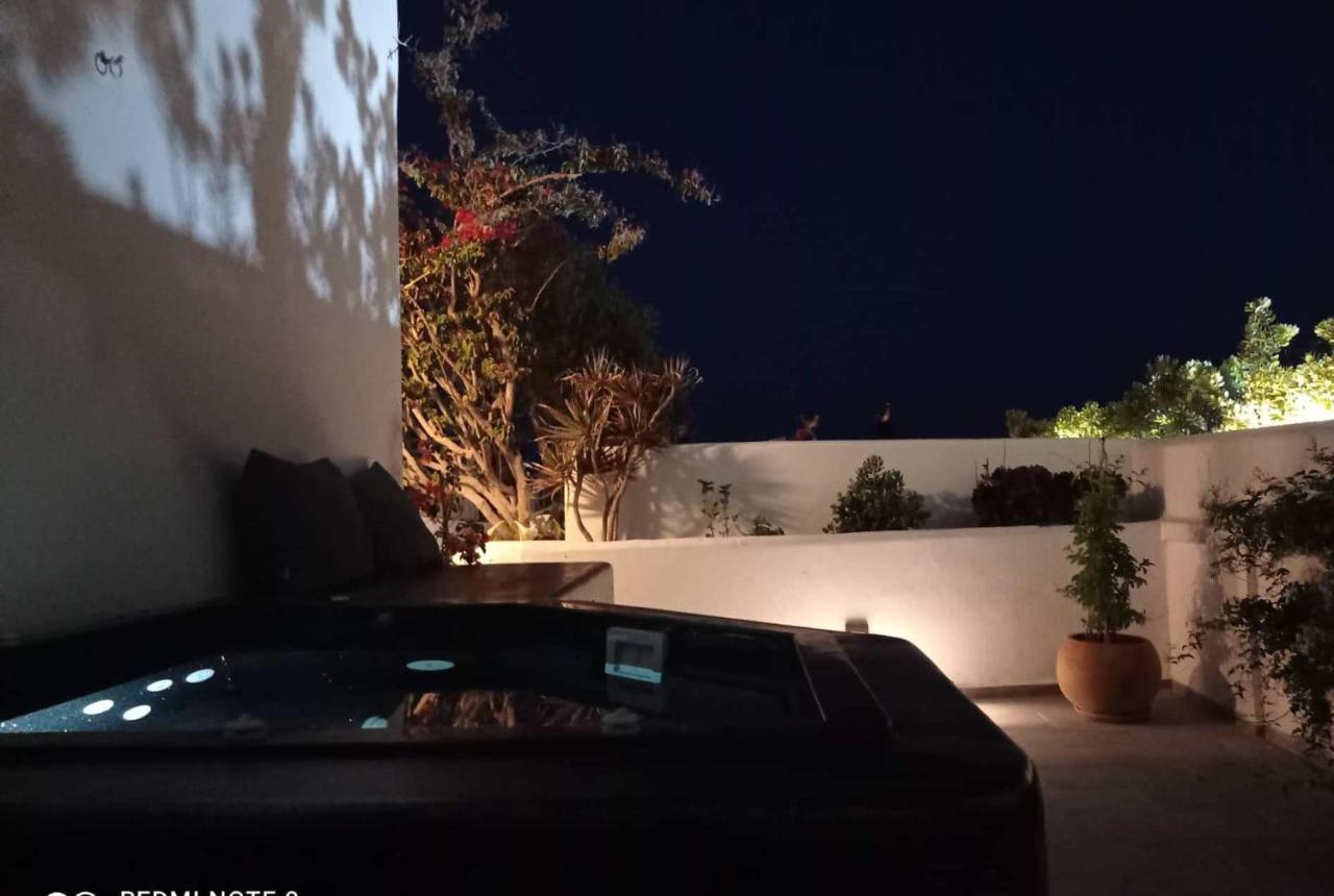 Sensia Luxury Studio With Hot Tub Oia  Extérieur photo